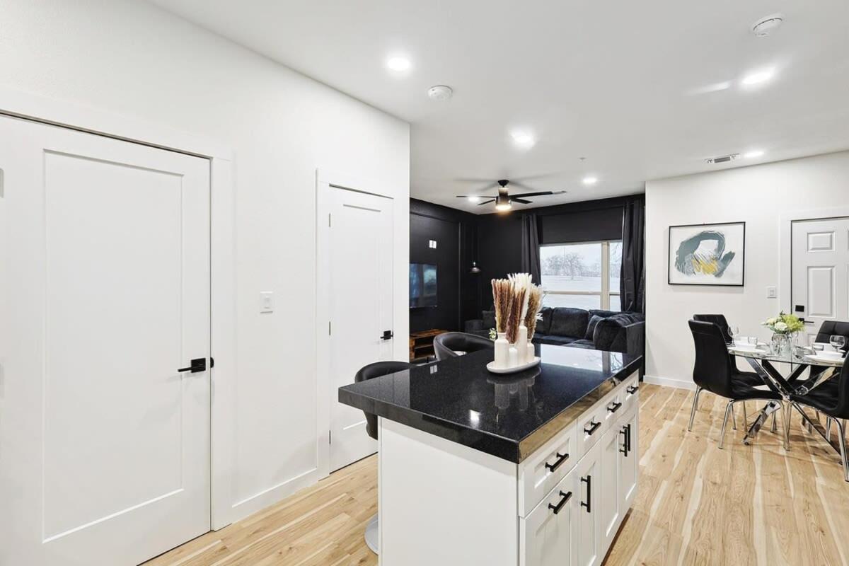 New 2B Townhome Near At&T Global Life 6Flag Arlington Dış mekan fotoğraf